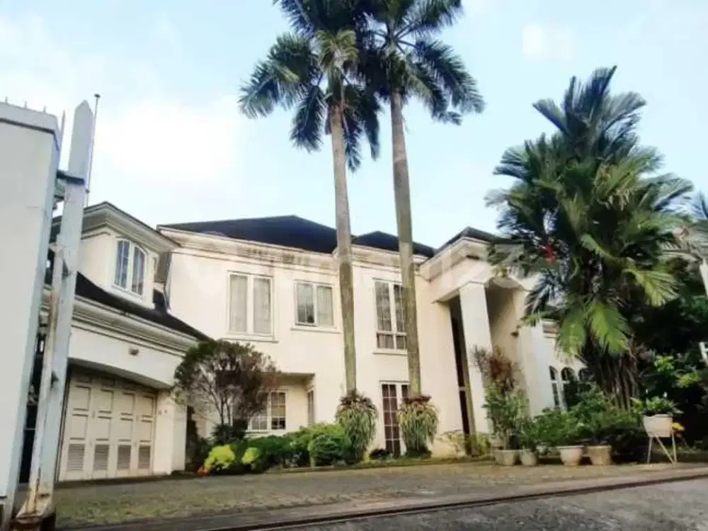 Dijual Rumah Nyaman 2 Lantai dengan Halaman Sangat Luas di Cibubur