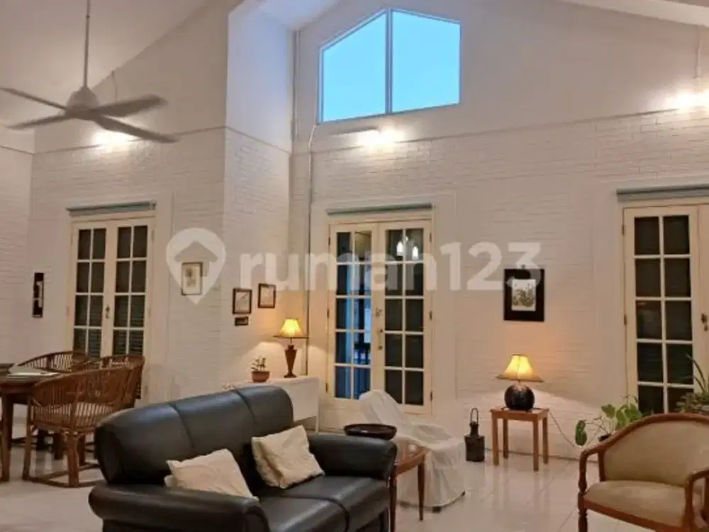 Rumah Siap Huni 2 Lantai Dg Ceiling Tinggi di Cinere Megapolitan