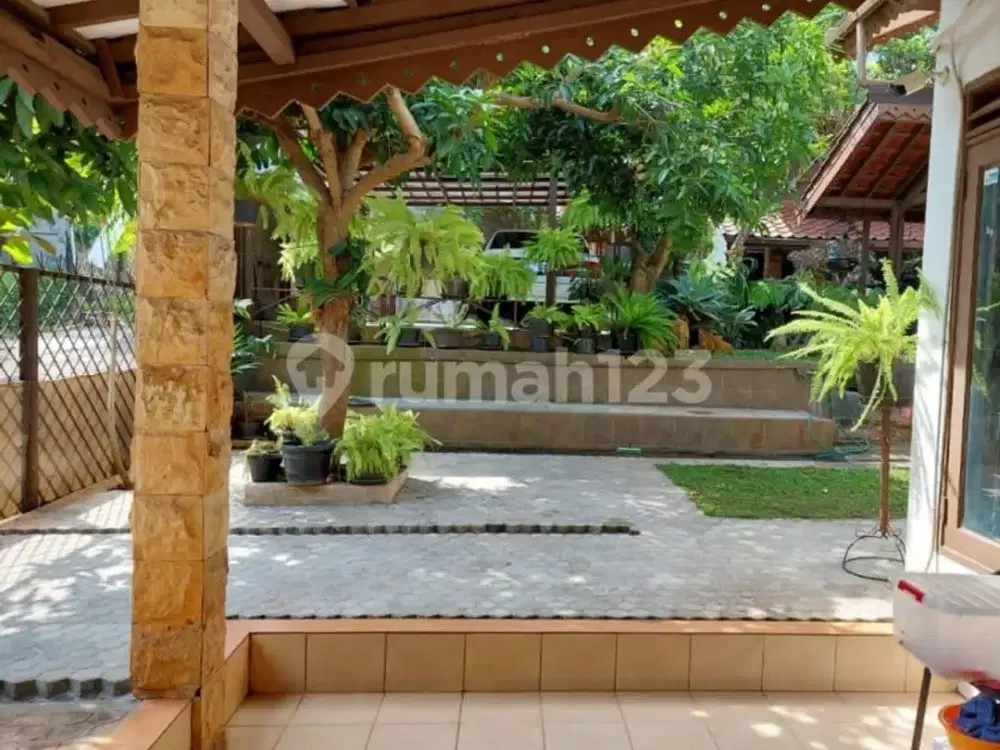 Rumah Nyaman 2 Lantai Dengan Halaman Yang Luas di Cinere