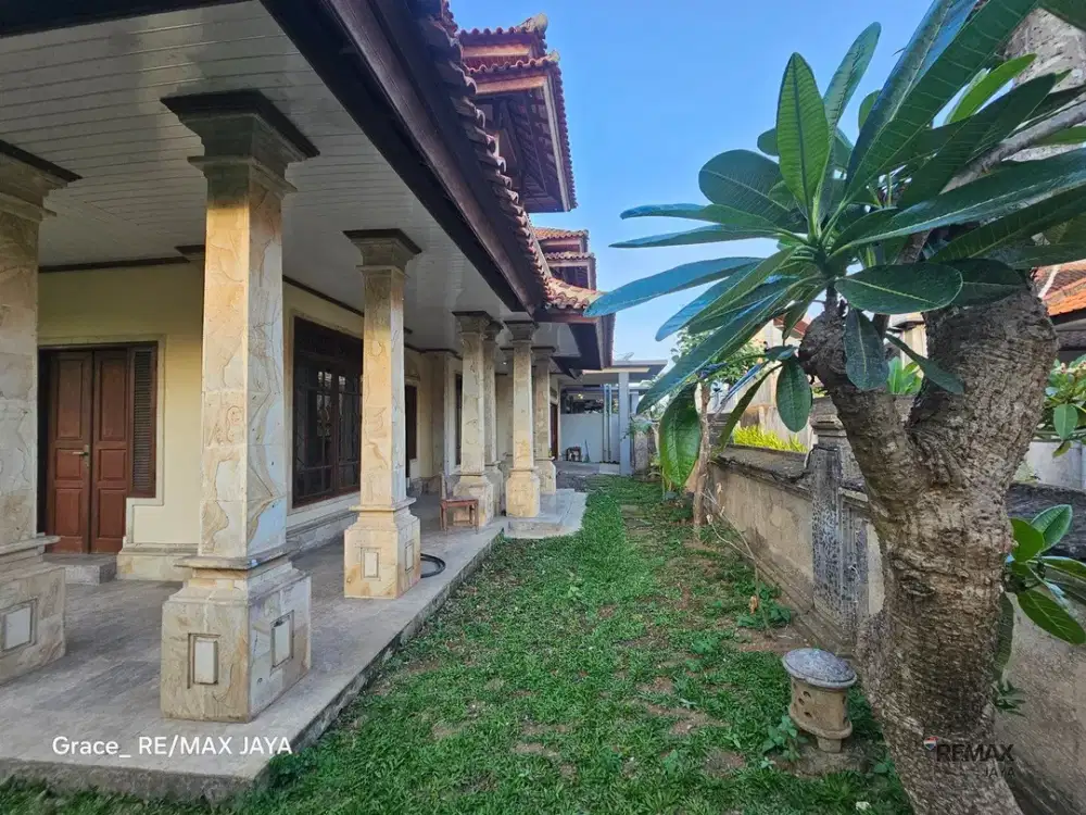 Rumah Besar 4+1 Kamar Disewakan, di Area Renon, Denpasar