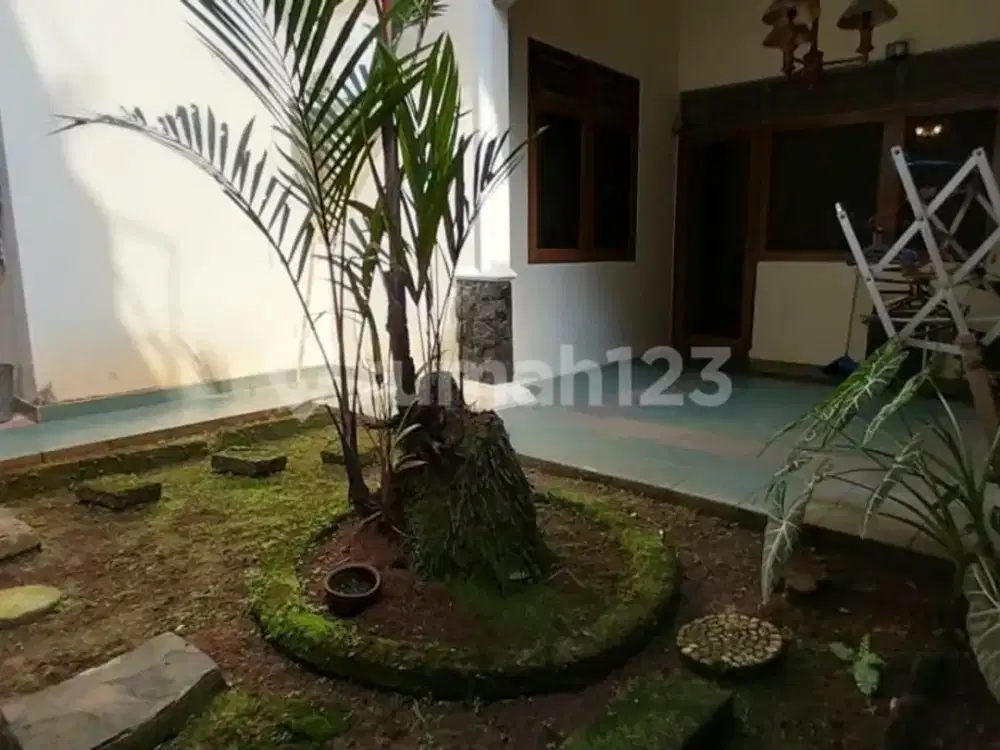 Rumah 1 Lantai Siap Huni Dgn Taman Depan Dan Belakang di Cinere