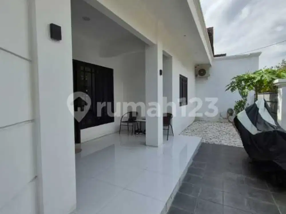 Dijual Rumah yang Nyaman, 1 Lantai dengan Taman Dalam di Cinere