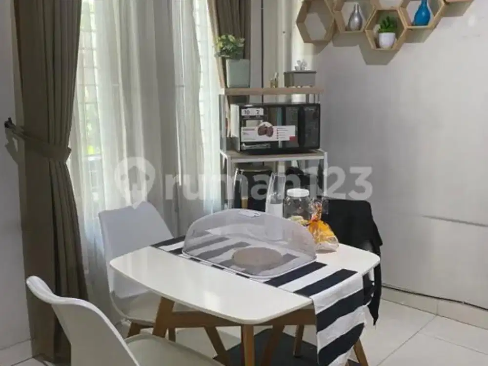 Dijual Rumah Nyaman 2 Lantai, Siap Huni Dekat Pusat Perbelanjaan