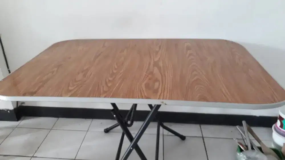 Meja makan untuk usaha ada aja bisa di lipat masih bagus jual murah