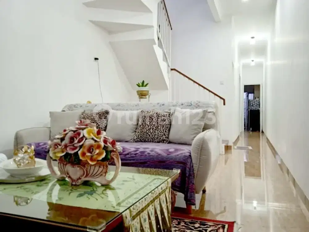 Rumah 2 Lantai Siap Huni, Dgn Balkon di Lt.2 di Area Pondok Cabe