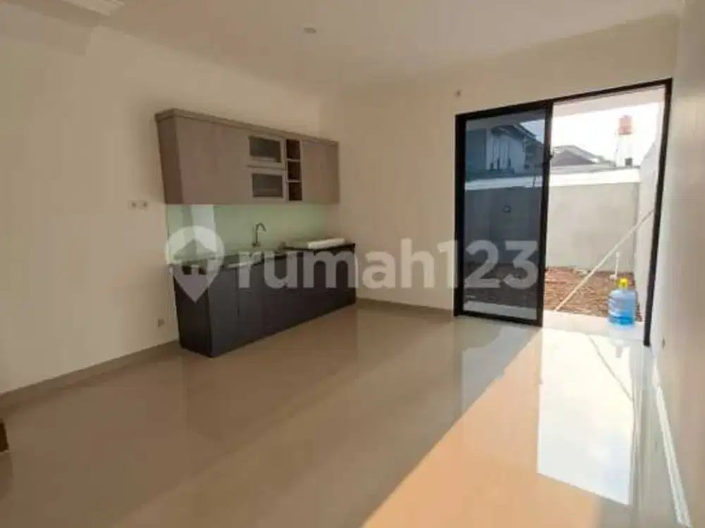 Rumah Baru Siap Huni 3 Lantai dengan Roof Top di Graha Cinere