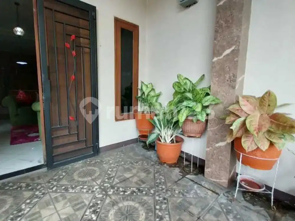 Rumah 2 LT Dipinggir Jln Cinere,Depan Lap. Padel,Cocok Utk Usaha