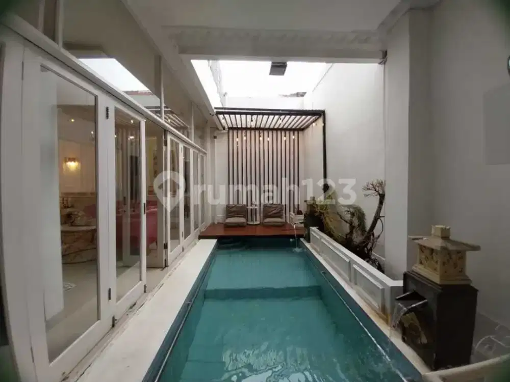 Rumah Cantik di Cinere, 3 Lantai dengan Kolam Renang Pribadi