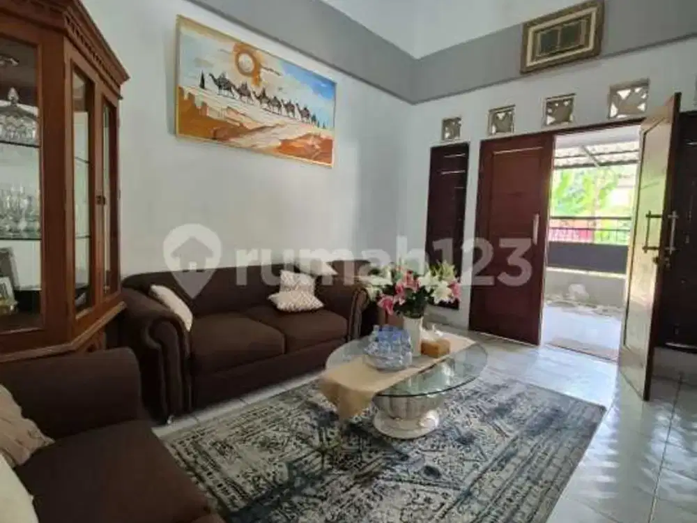 Rumah Bagus 2 Lantai dengan Halaman Belakang di Cinere