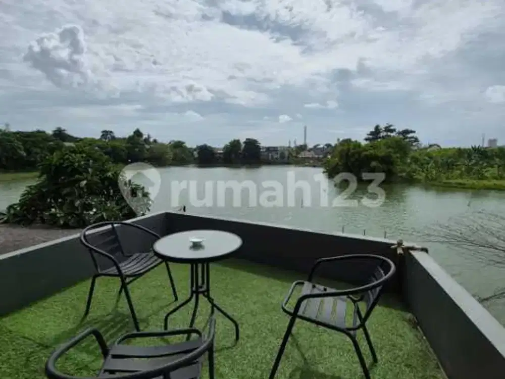 Dijual Rumah 2 Lantai dengan Pemandangan ke Danau di Area Tangsel