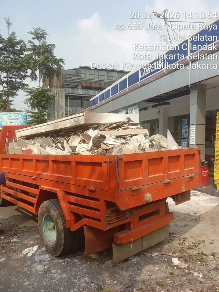 Jasa buang puing dan angkutan sampah