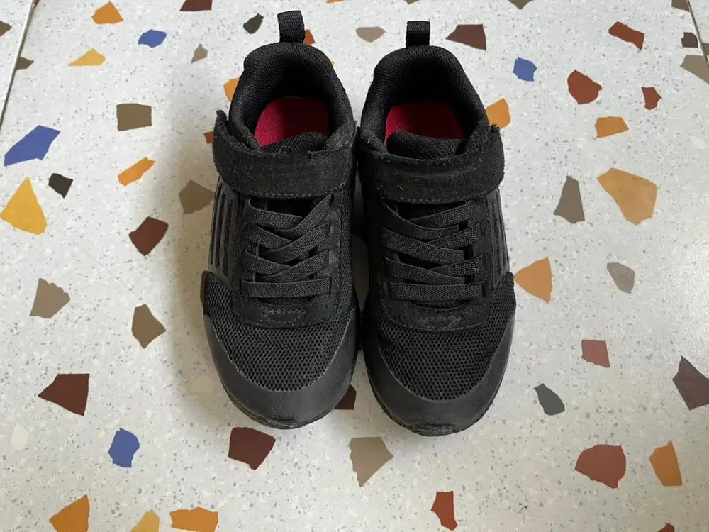 Sepatu skechers anak second