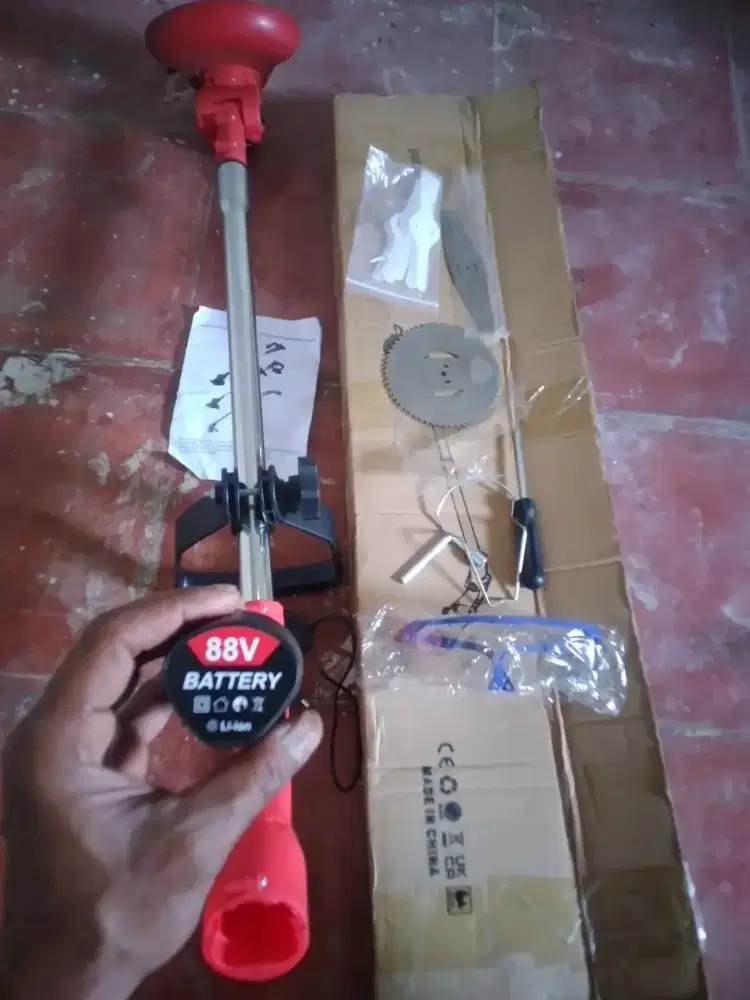Mesin Potong Rumput Baterai 88v