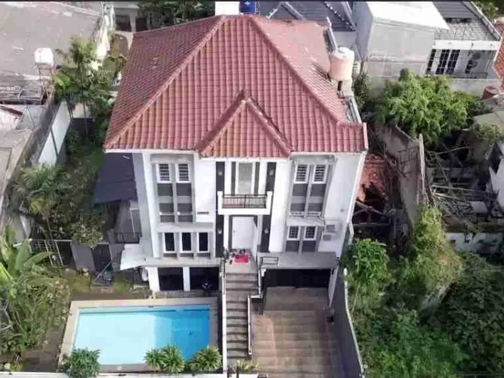 Rumah 3 lantai semi furnished ada kolam renang, bebas banjir di jalan bangka, mampang Prapatan, jakarta selatan