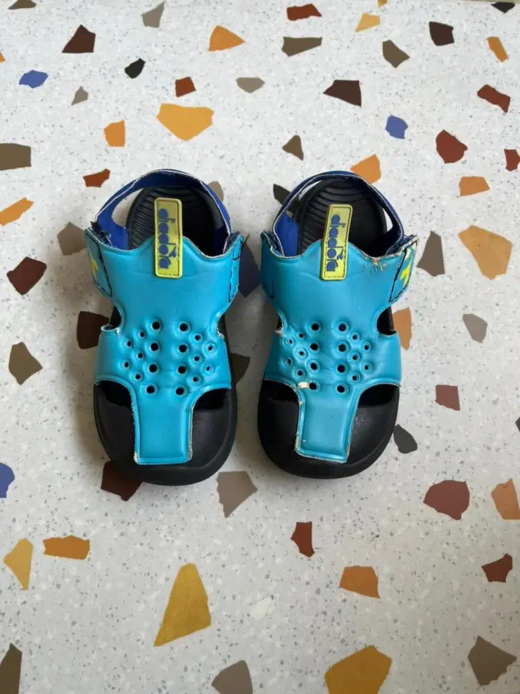 Sepatu sandal diadora second