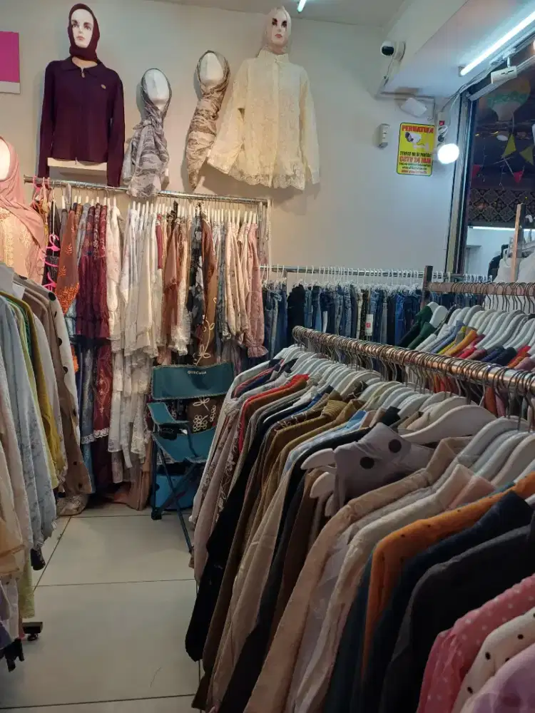 Dibutuhkan karyawan wanita jaga toko pakaian muslimah