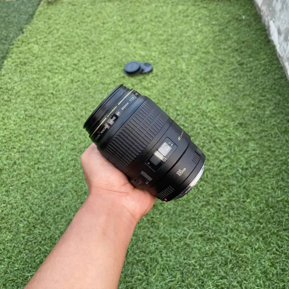 Lensa Fix Canon EF 100mm f2.8 USM Macro No Dus Box