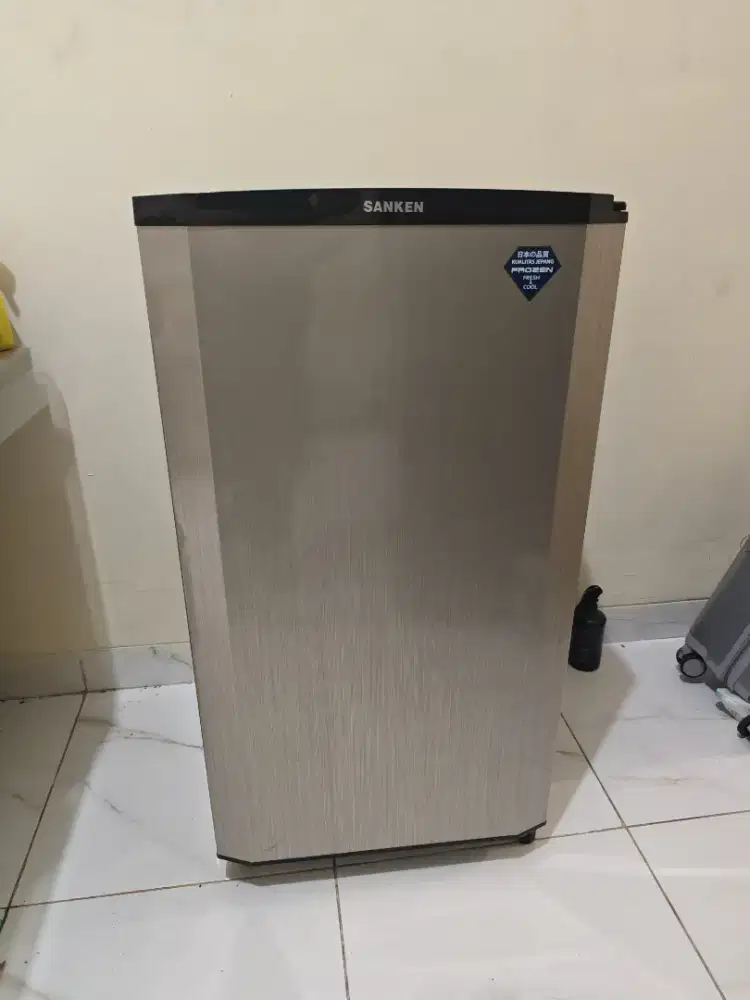Kulkas Sanken SKV-161 1 Pintu Silver — Mulus Like New