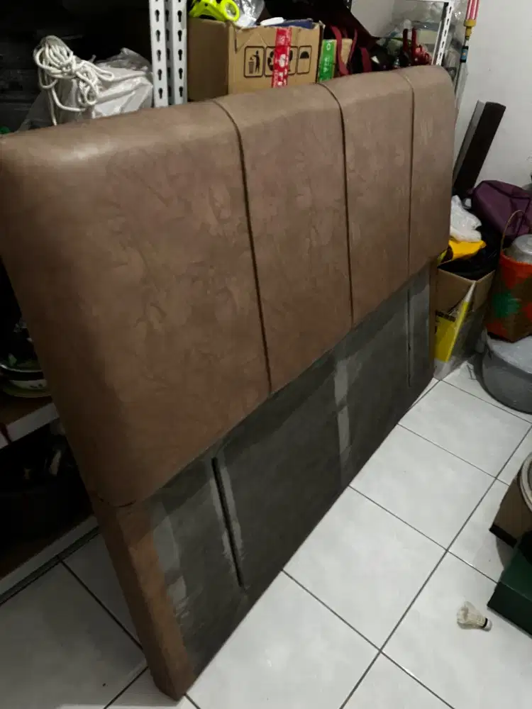 dipan kasur kamar