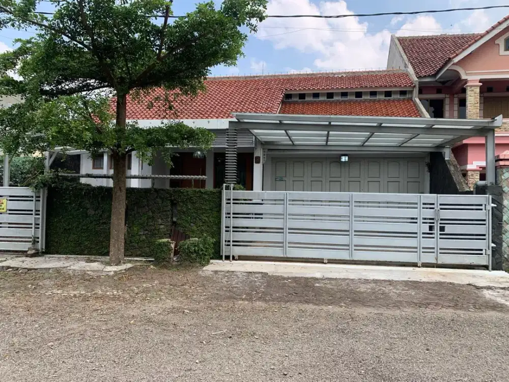 Rumah Luas di Antapani Arcamanik Sekitar Jalan Senam Golf Barat Lokasi dekat Masjid