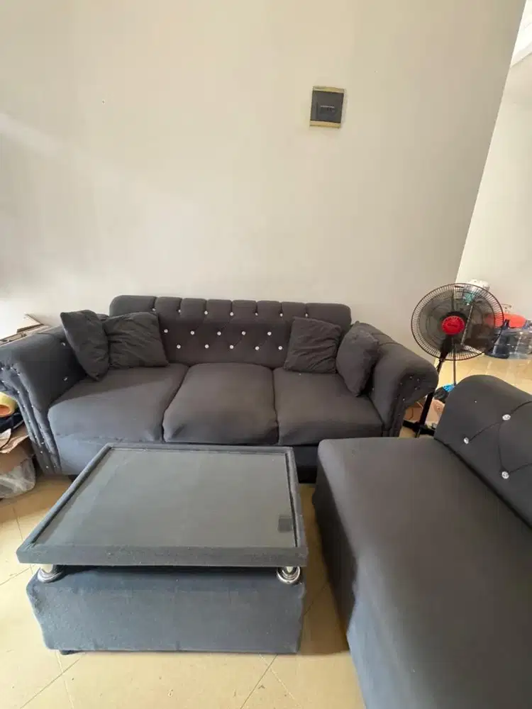 Dijual sofa baru 4 bln pemakaian
