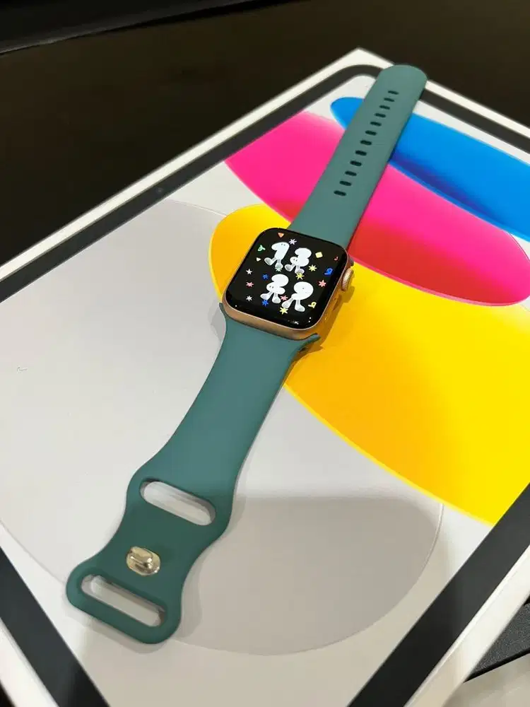 Apple watch series 6 second gold