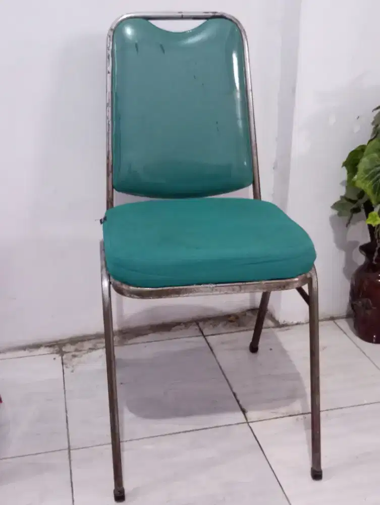 Kursi Besi Uchiwa