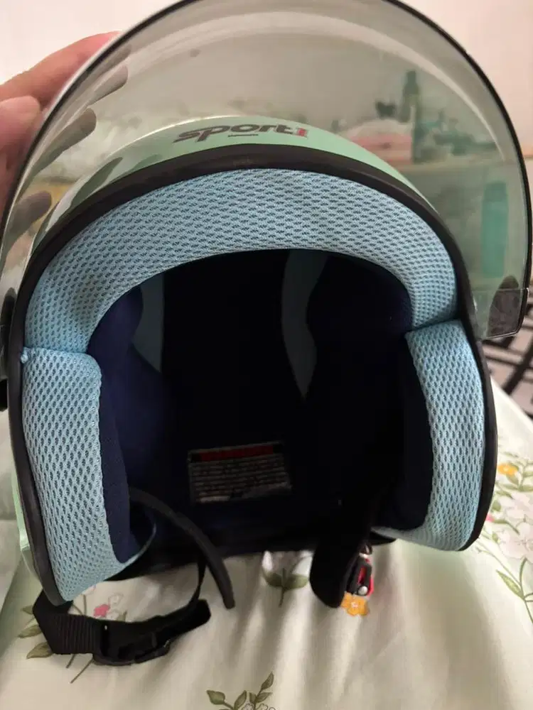 Helm unisex bekas rasa baru