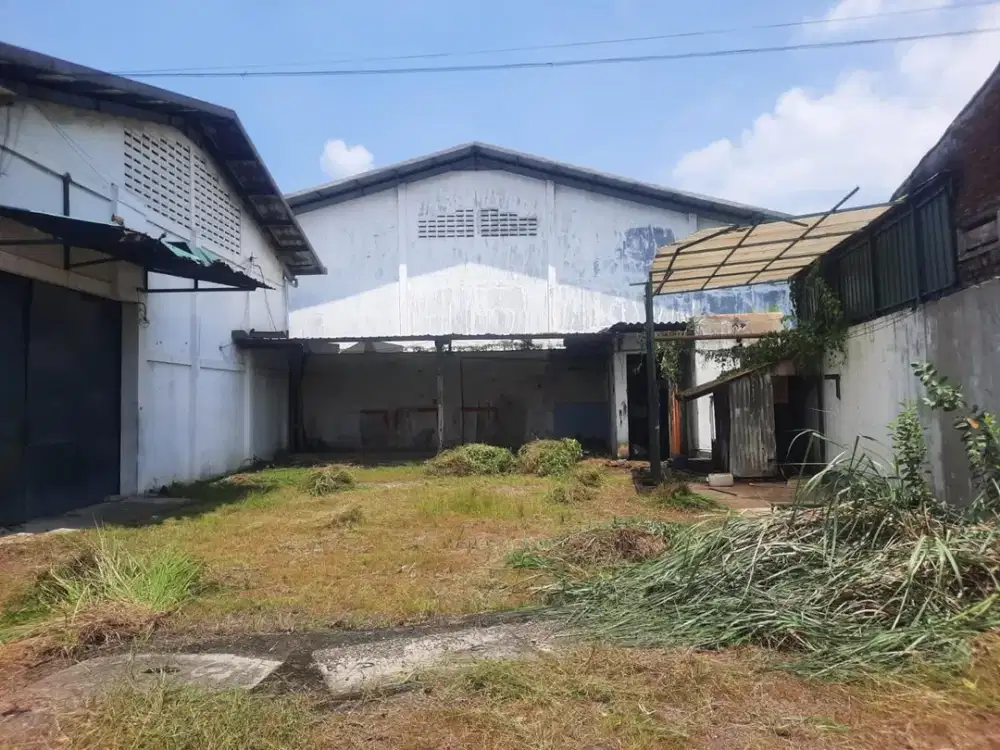 Gudang Jalan Jawa Wadungasih, Buduran dekat Jalan Raya Utama