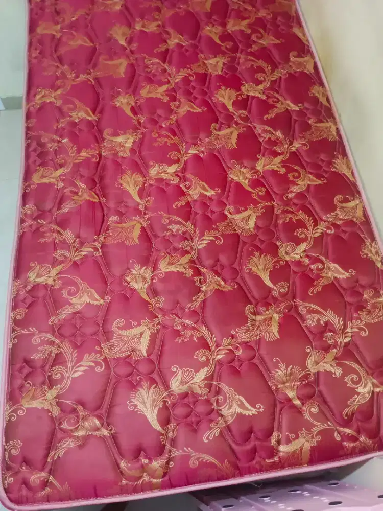 Kasur ukuran 120cmX200cm,dipan,meja rias dan sofa 3 person