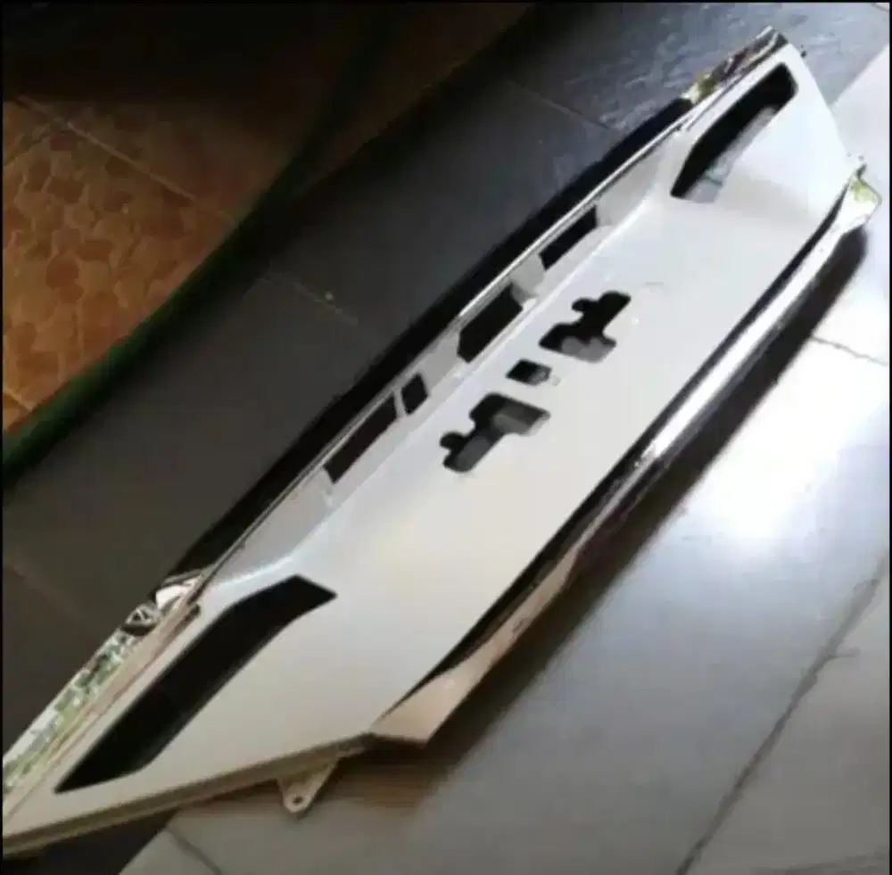 Trunk Lid Bagasi Alphard ANH20 2012 Facelift Putih ada Minus