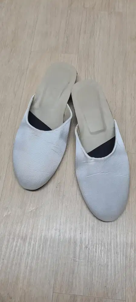 Selop pengantin pria, selop wedding, sepatu sendal pengantin putih