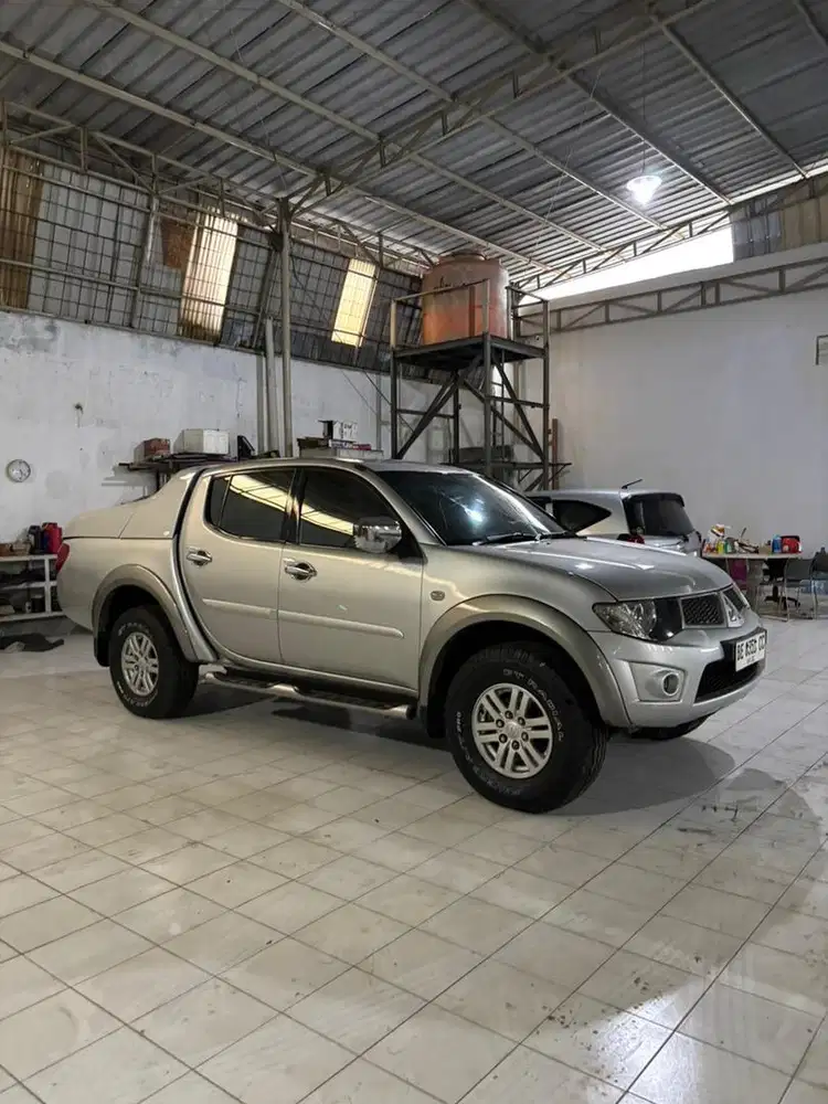Strada triton exceed metic