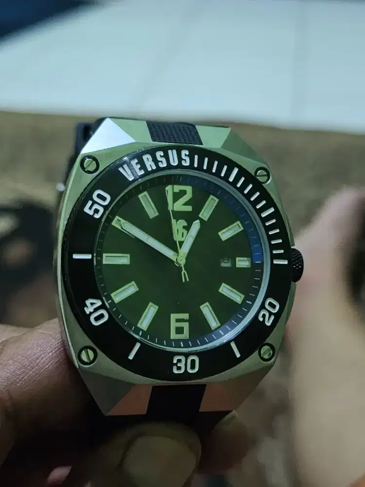 Jam tangan versus original