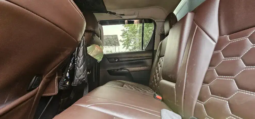 Pemakaian pribadi   dijual karena mau ganti dengan inova  venturer