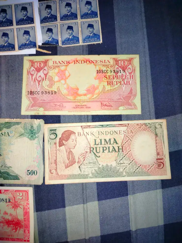 Uang kuno bermacam - macam