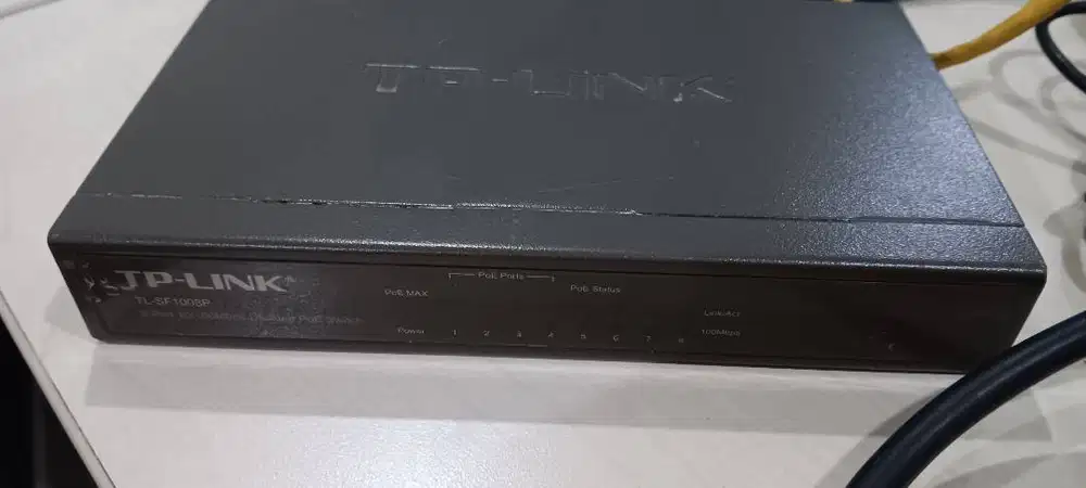 TL-SF1008P 8-Port 10/100Mbps Desktop Switch with 4-Port PoE+