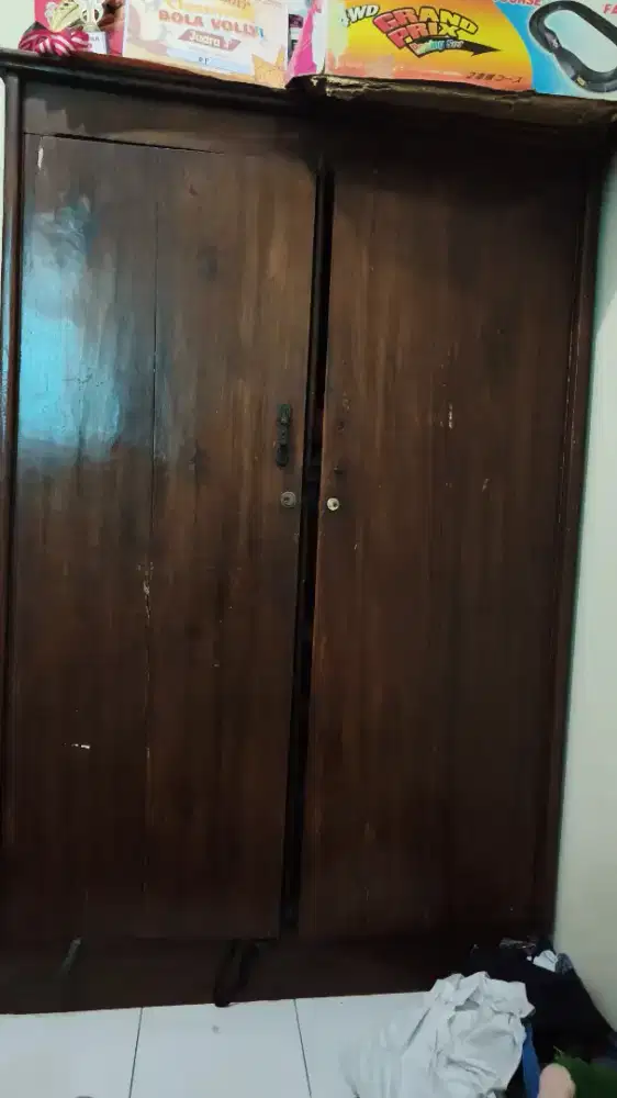 Lemari kayu 2 pintu