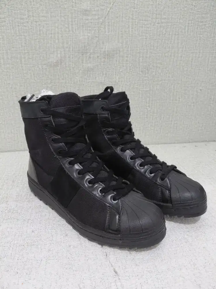 Adidas superstar jungle fullblack
size 42 insole 27 cm