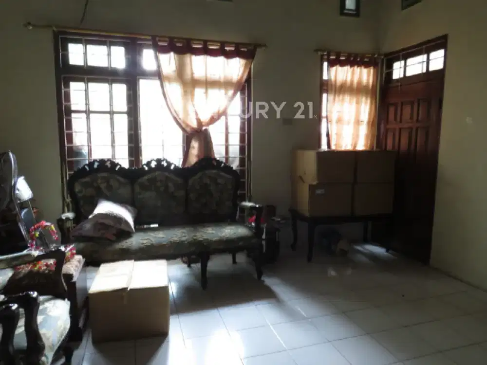 Rumah KAYU Putih Dalam Komplek Nyaman Strategis