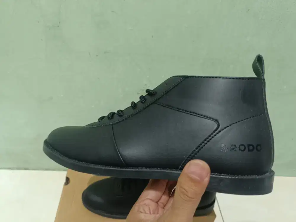 Jual cepat sepatu merk Brodo