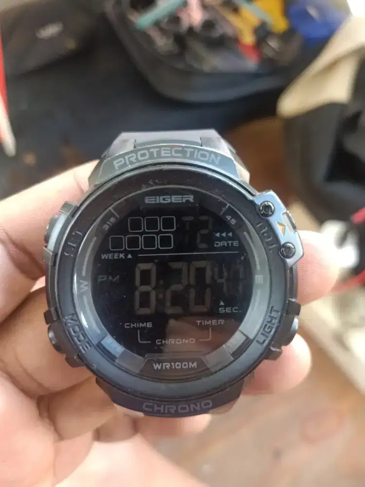 Jam Digital merk EIGER blanca original