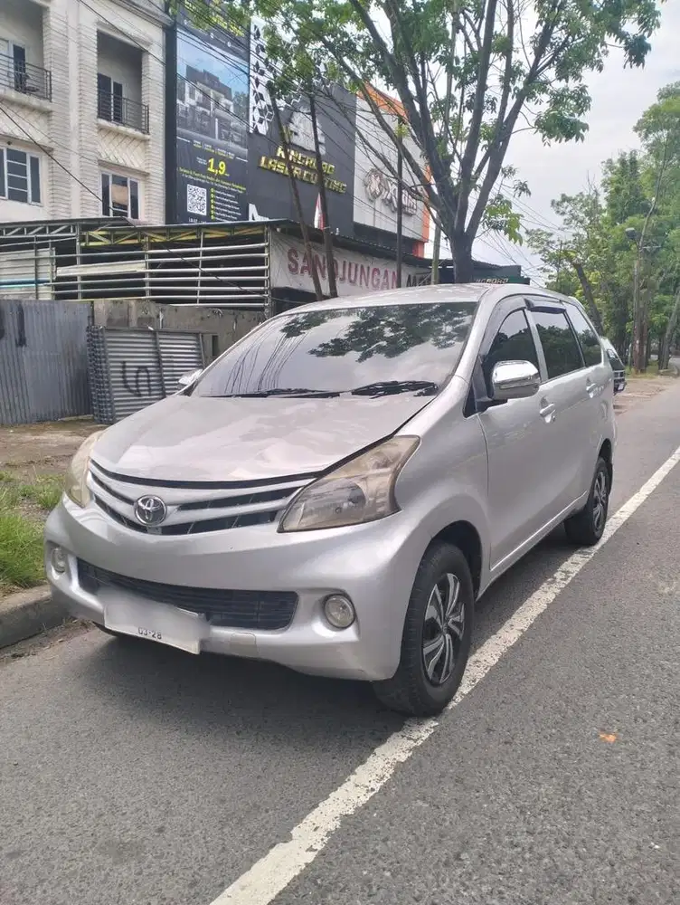 Toyota avanza E AT 2015