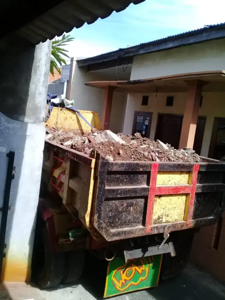 Puing murni angkut tanah merah galian