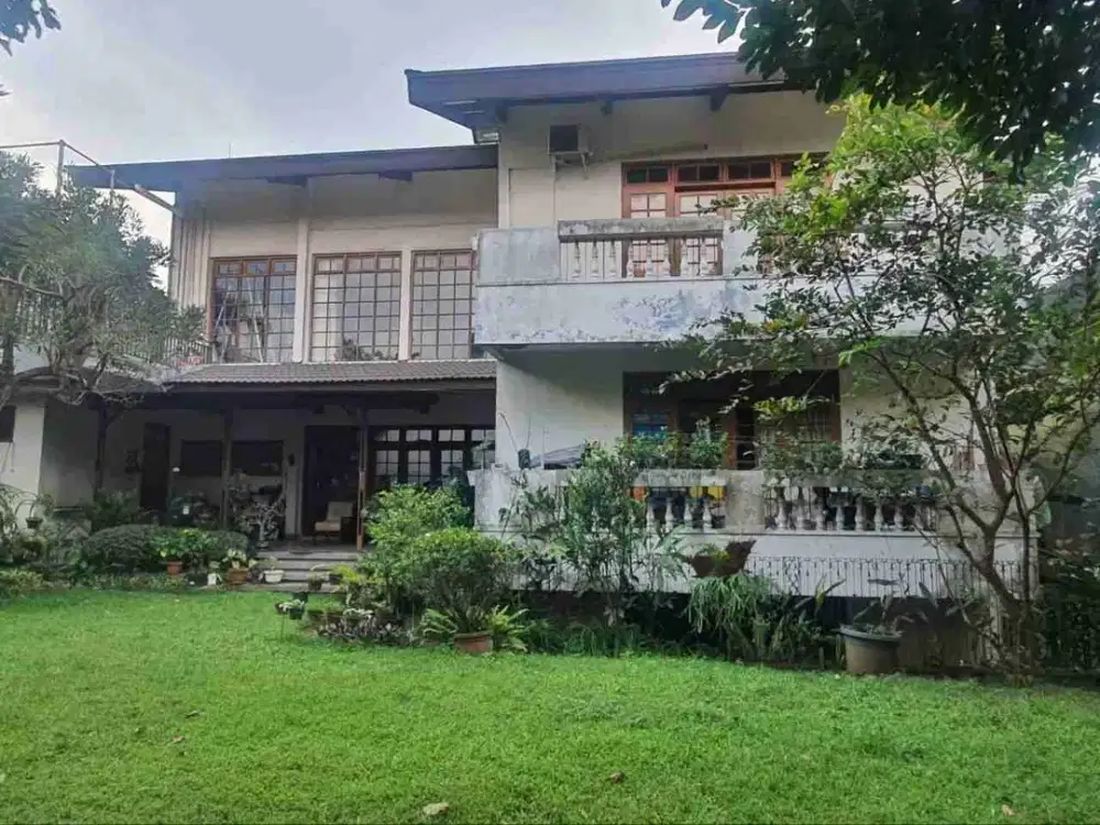Rumah bagus Tanah 1000 m2 terawat di setrasari  Bandung