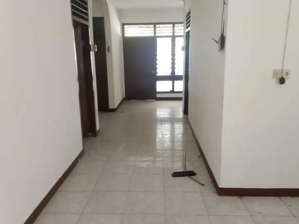 Turun Harga!! Jual di Tomang Rumah Hitung Tanah 200 Strategis untuk Kost