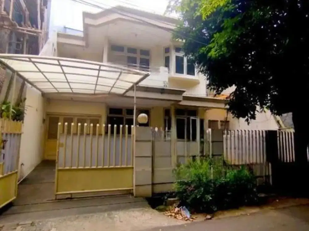 Rumah 2 Lantai Lokasi Strategis Siap Huni, Tomang, Jakarta Barat