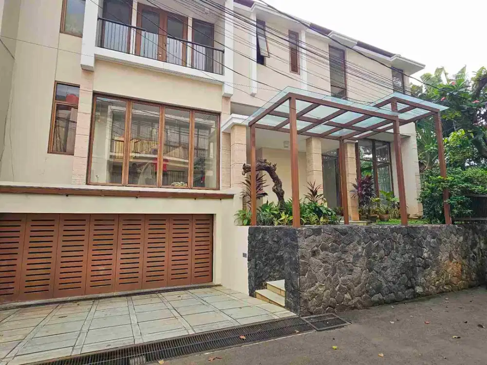 Sewa rumah siap huni ada pool khusus expat Jl.kenanga Cilandak Jaksel