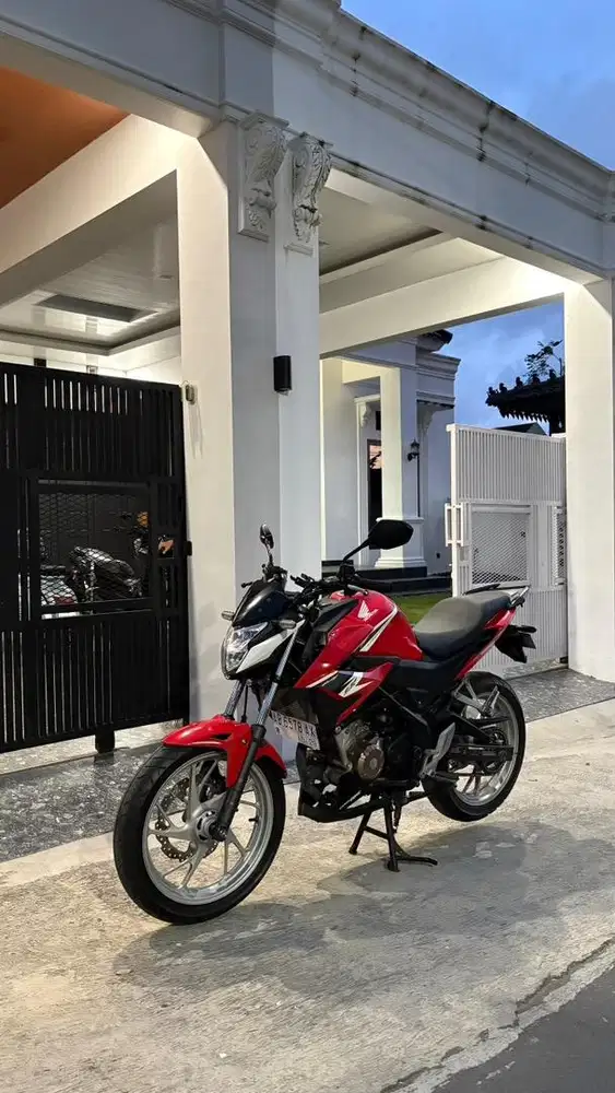 Honda CB150R Streetfire Racing Red