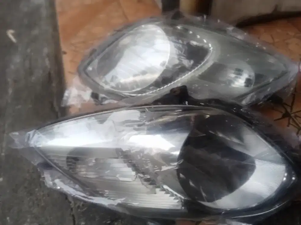 Lampu dpn mbl Yaris th 2010